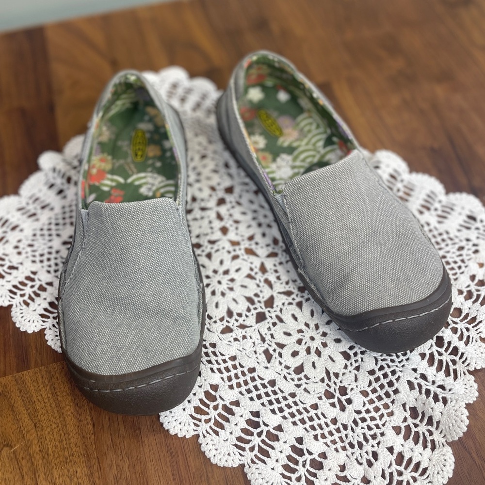 Keen Cush Gray-Green Fabric and Suede Upper 7 Slip On Sneaker